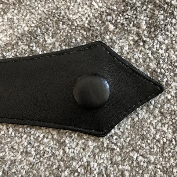 Handmade Arrowhead Lambs Leather Black Belt - Picture 2 of 8